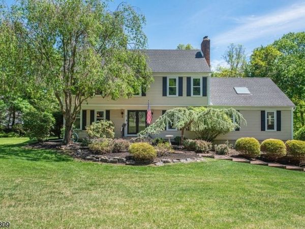 2 David Pl, Mount Olive, NJ 07836