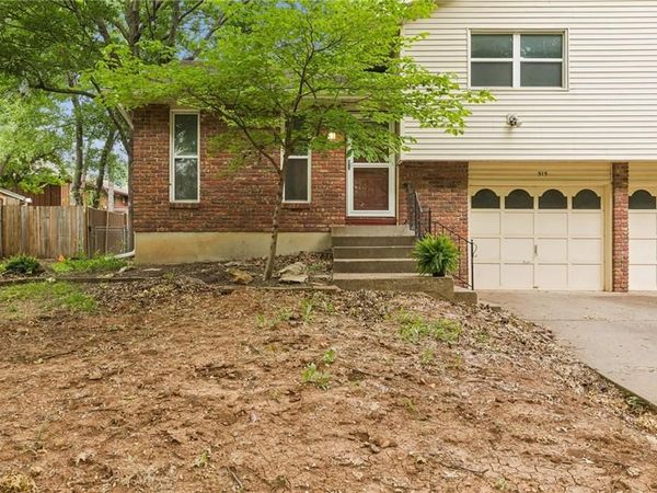 515 S Cardinal Drive, Olathe, KS 66062