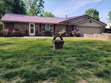 2035 Doe Creek Road, Irvine, KY 40336