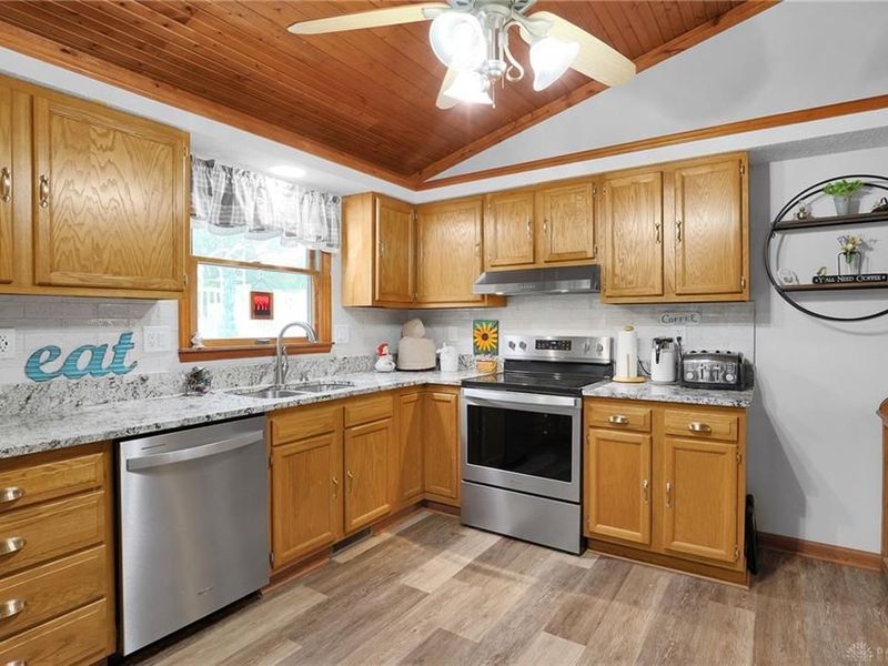 2185 Sequoya Trail, London, OH 43140 Photo 8
