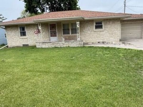 208 W Chestnut, Hubbard, IA 50122