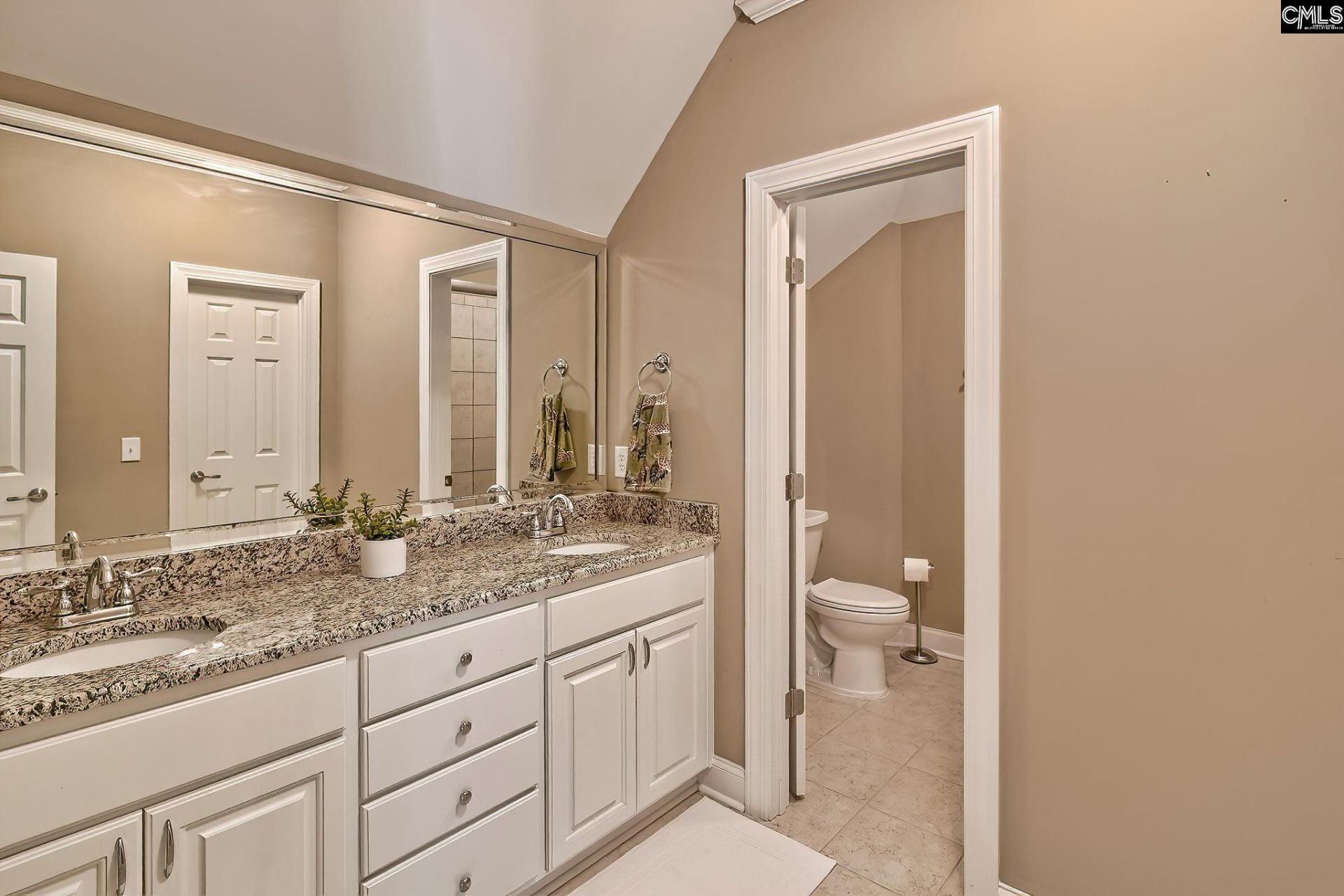 231 Laurent Way  Photo 31