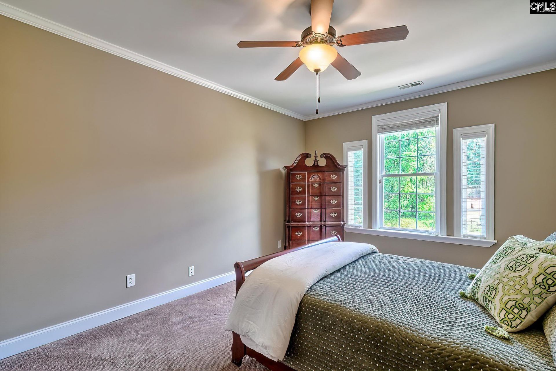 231 Laurent Way  Photo 32