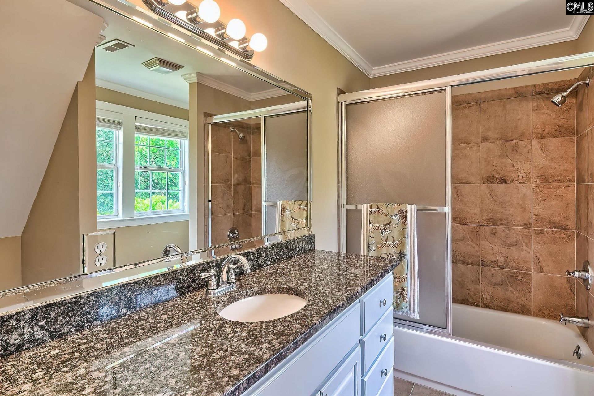 231 Laurent Way Photo 37