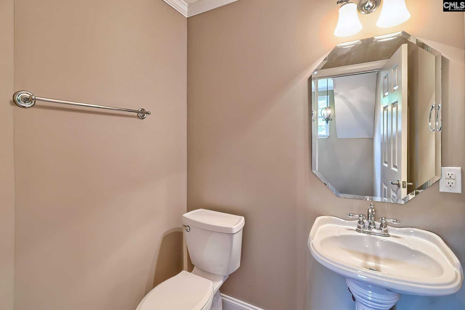 231 Laurent Way Photo 44