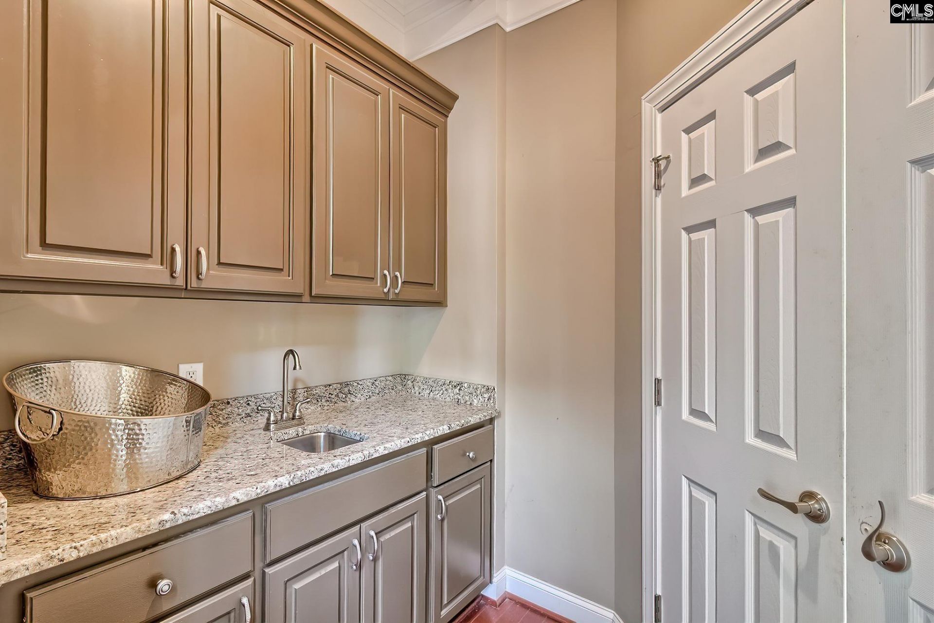 231 Laurent Way Photo 45