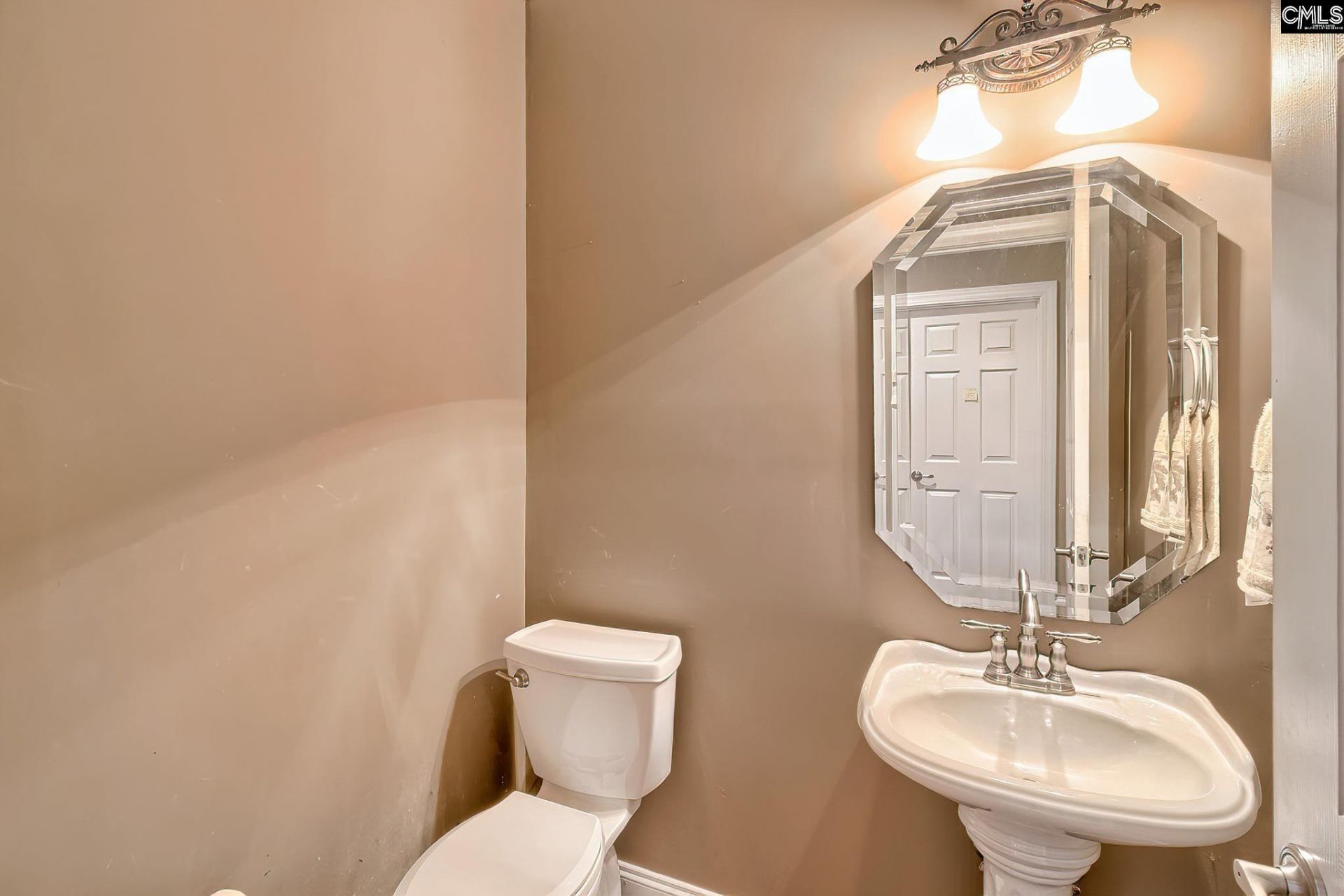 231 Laurent Way  Photo 49