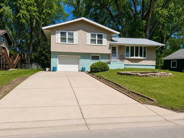 787 Berwood Avenue , Vadnais Heights, MN 55127
