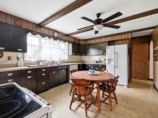 107 South St, East Brookfield, MA 01515
