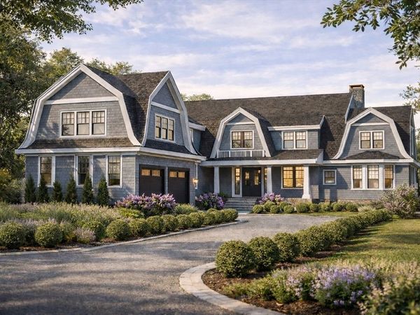 389 Monomoscoy Rd, Mashpee, MA 02649