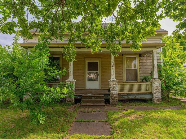 917 BROADWAY Street, Lincoln, IL 62656