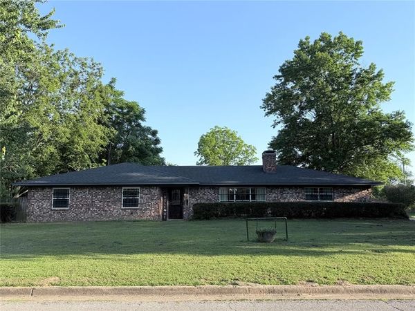 404 Montgomery Street , Pittsburg, TX 75686