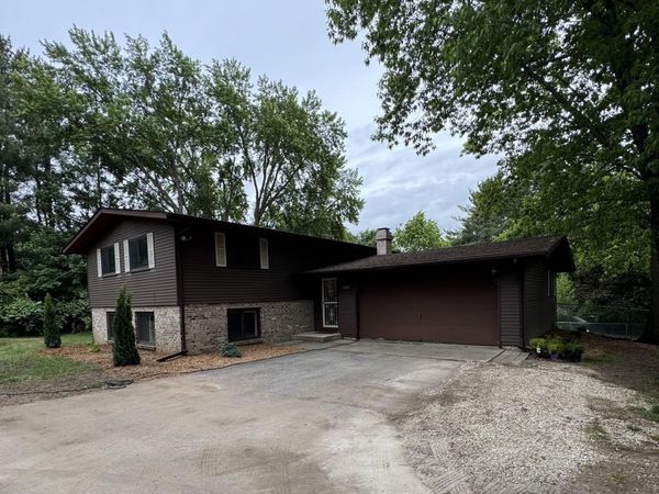7705 E Rockton Road, ROSCOE, IL 61073