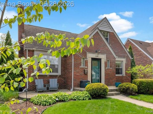 2101 Lochmoor Boulevard, Grosse Pointe, MI 48236