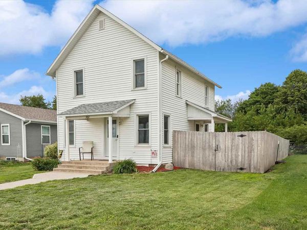 302 W Linn St., Lone Tree, IA 52755