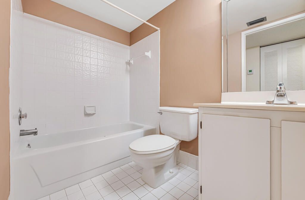 10851 Palm Lake Avenue, Unit 101, Boynton Beach, FL 33437 Photo