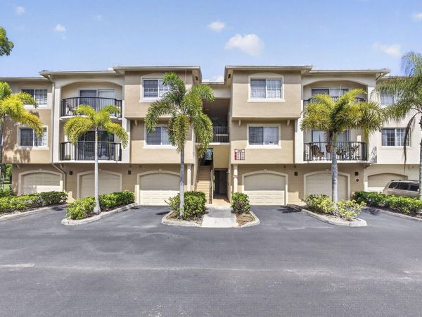 800 S Crestwood Ct Court S, Unit 809, Royal Palm Beach, FL 33411