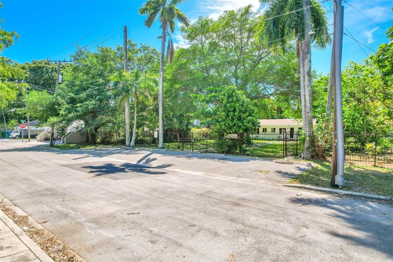 8440 NE 1st Ave, Unit 1, Miami, FL 33138 Photo