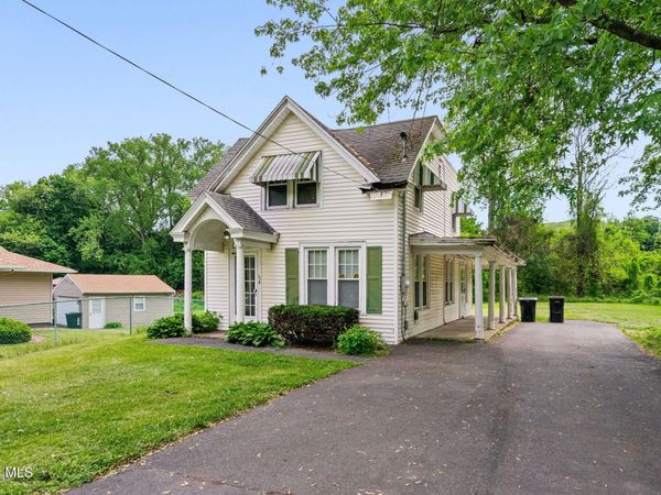36 New Turnpike Road, Troy, NY 12182