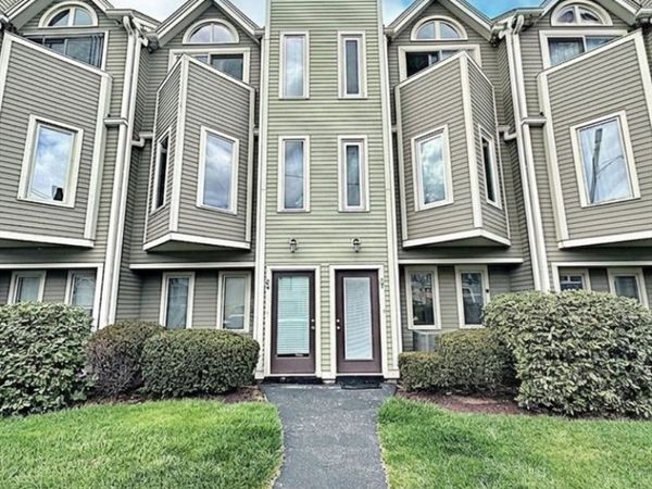 70 Austin St, Unit 27, Lowell, MA 01854
