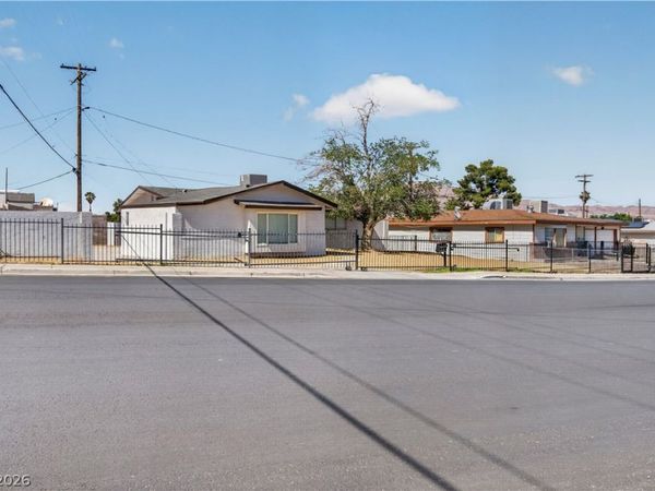 4696 E Twain Avenue, Las Vegas, NV 89121