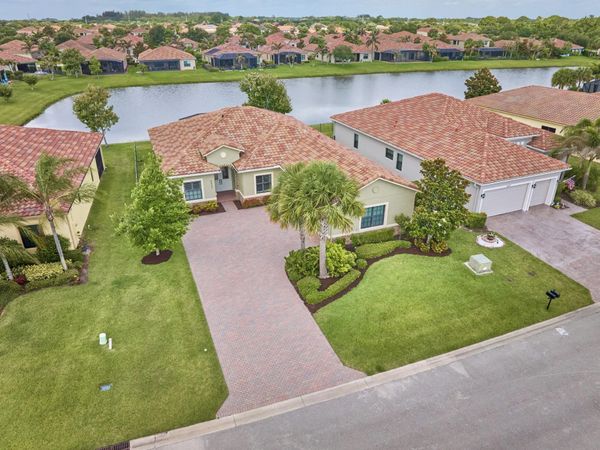 5523 49th Avenue, Vero Beach, FL 32967