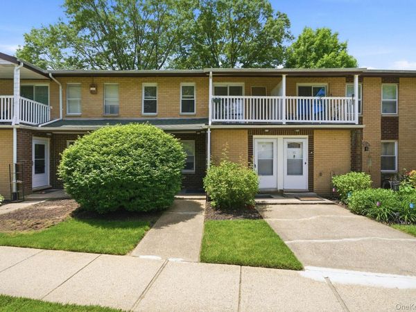 10 Artist Lake Drive, Middle Island, NY 11953