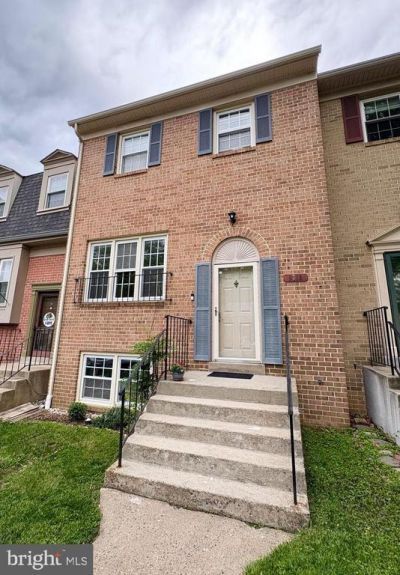 9710 Lakepointe Drive, Burke, VA 22015 Main Photo