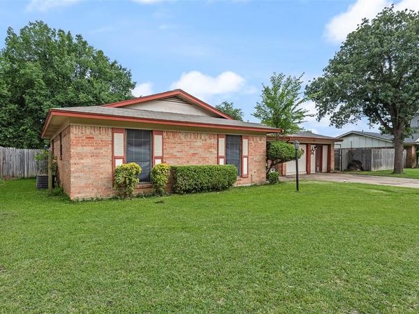 657 Sue Ann Lane, Burleson, TX 76028