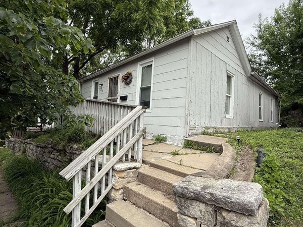 258 S 10Th Street, Burlington, IA 52601