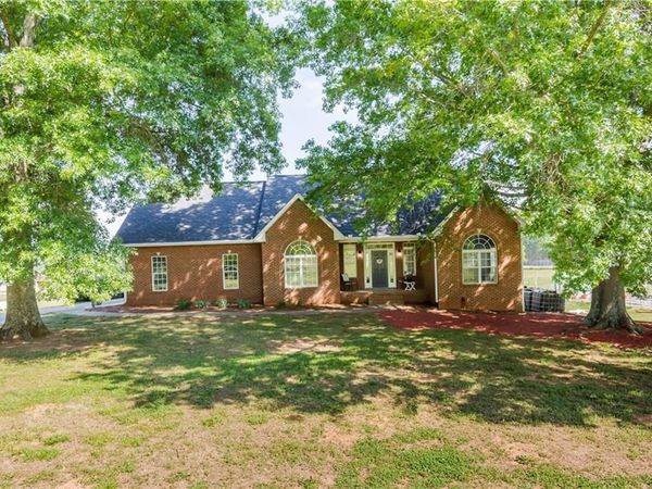 75 W Ridgeway Road , Maysville, GA 30558