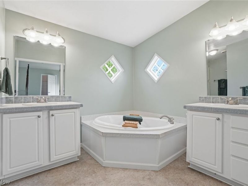 16167 Gar Highway, Montville, OH 44064 Photo 12