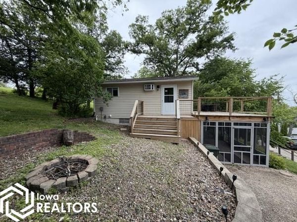 1285 Lakeshore Drive, Brooklyn, IA 52211