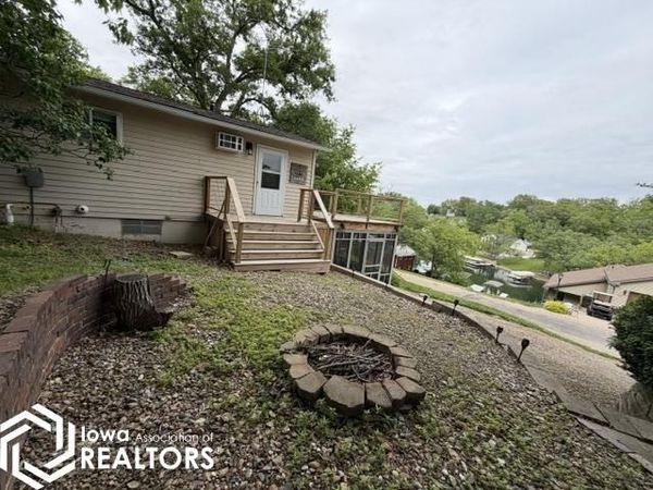 1285 Lakeshore Drive, Brooklyn, IA 52211