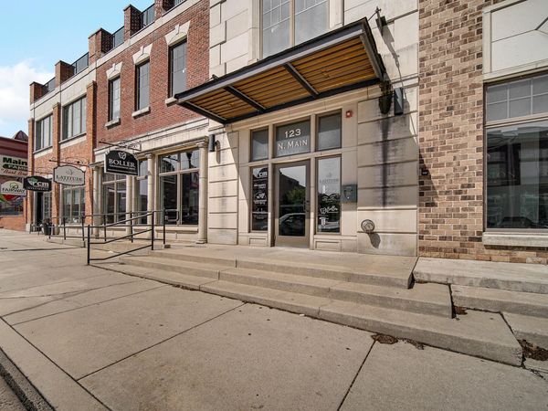 123 N Main Street, Unit 301, Crown Point, IN 46307