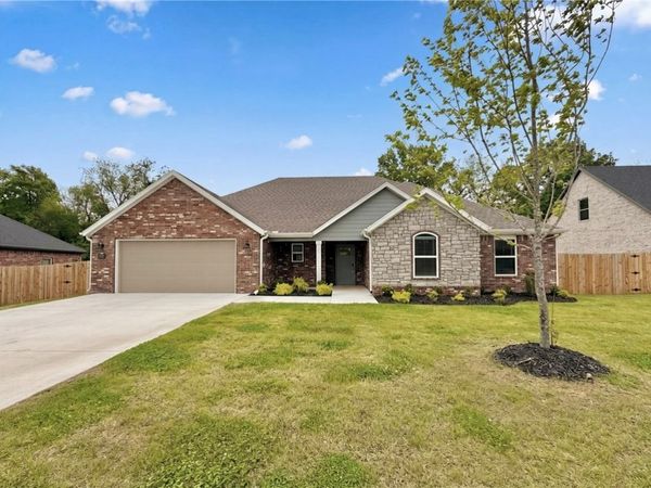 2507 Buckside Street , Springdale, AR 72762