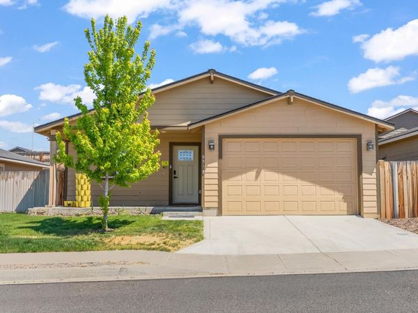 951 SE Maliah Avenue, Madras, OR 97741