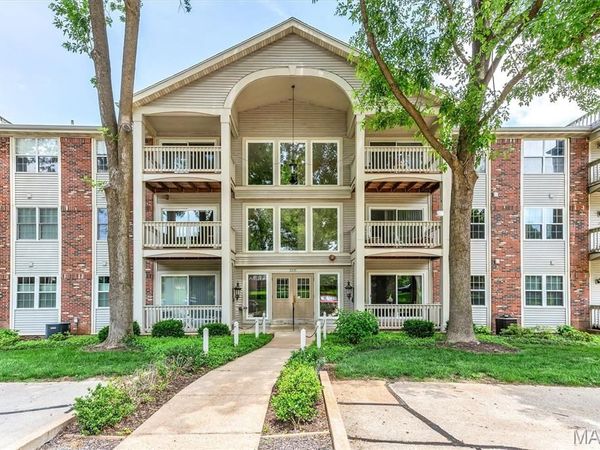 5375 N Kenrick Parke Drive, Unit 203, St Louis, MO 63119