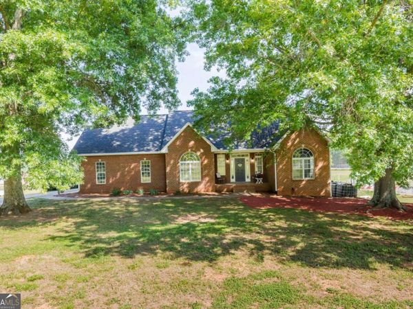 75 W Ridgeway Road, Maysville, GA 30558