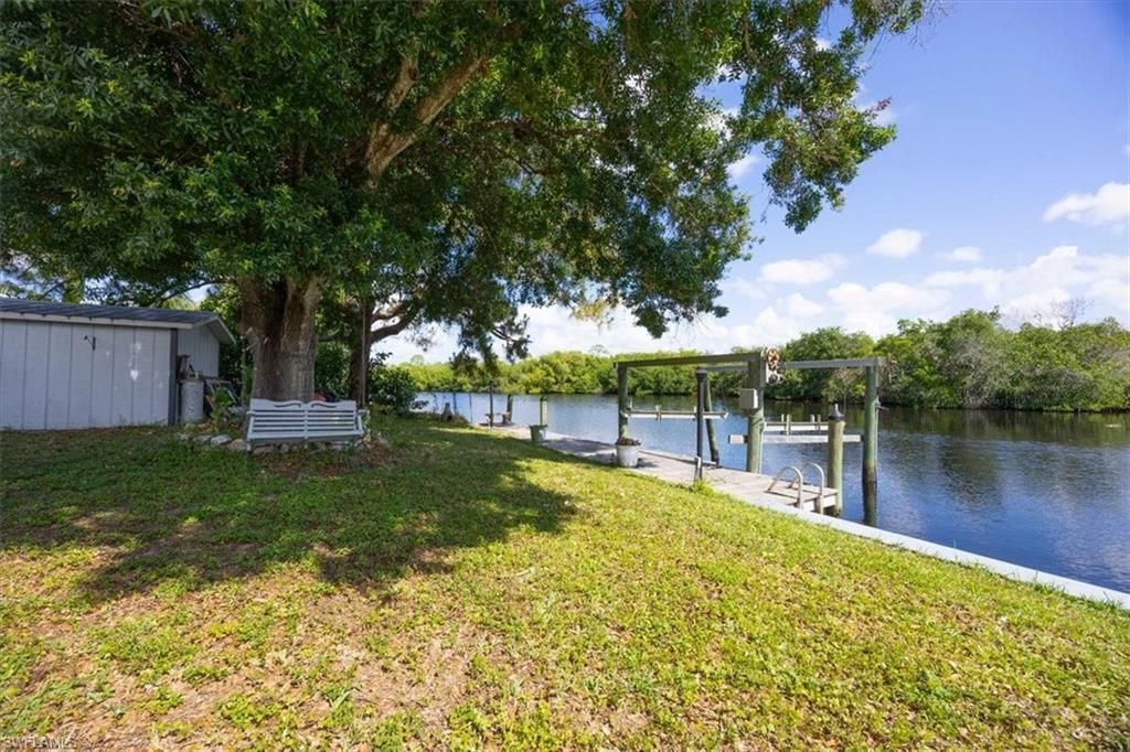1318 Thompson St, North Fort Myers, FL 33903 Photo