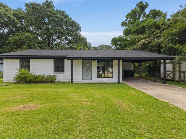 202 Elizabeth Ave., Petal, MS 39465