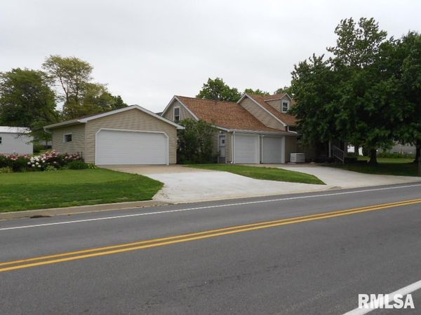 105 S MAIN Street, Roanoke, IL 61561