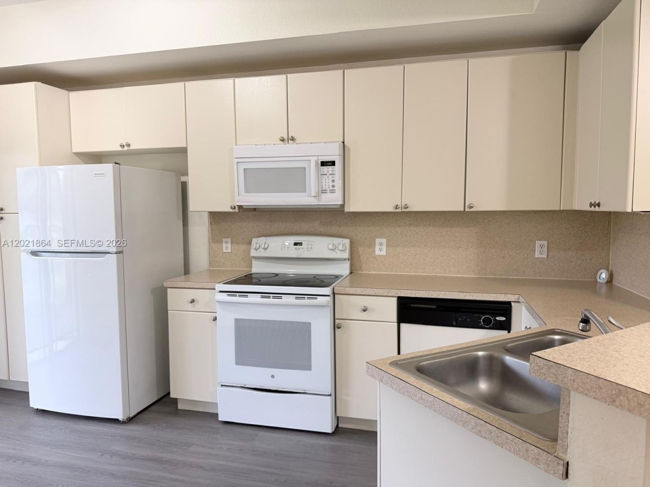 3585 NE 5th St , Unit 102, Homestead, FL 33033 Photo