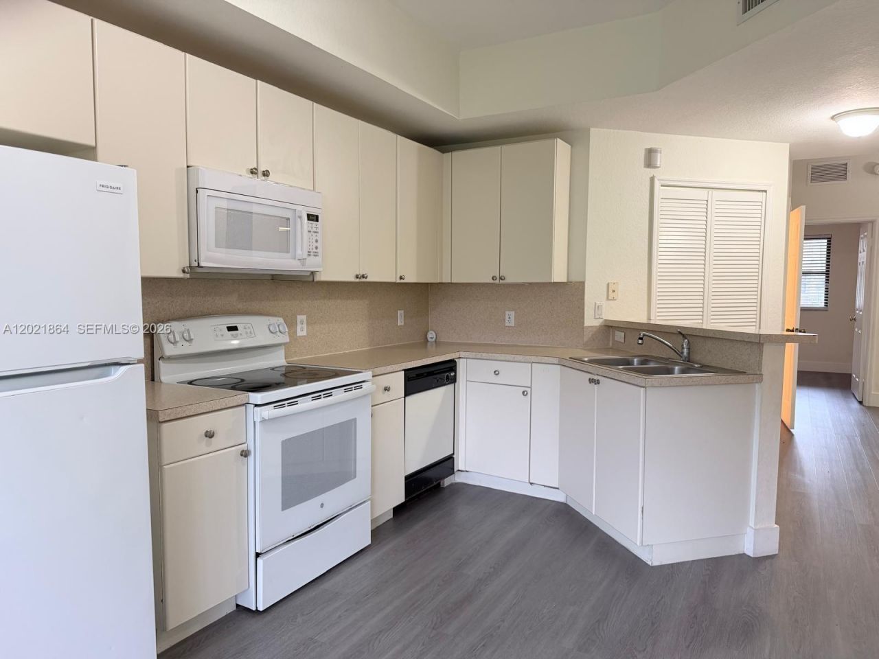 3585 NE 5th St , Unit 102, Homestead, FL 33033 Photo