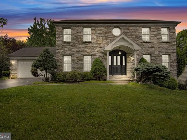 2018 SOUTHPOINT DRIVE, HUMMELSTOWN, PA 17036