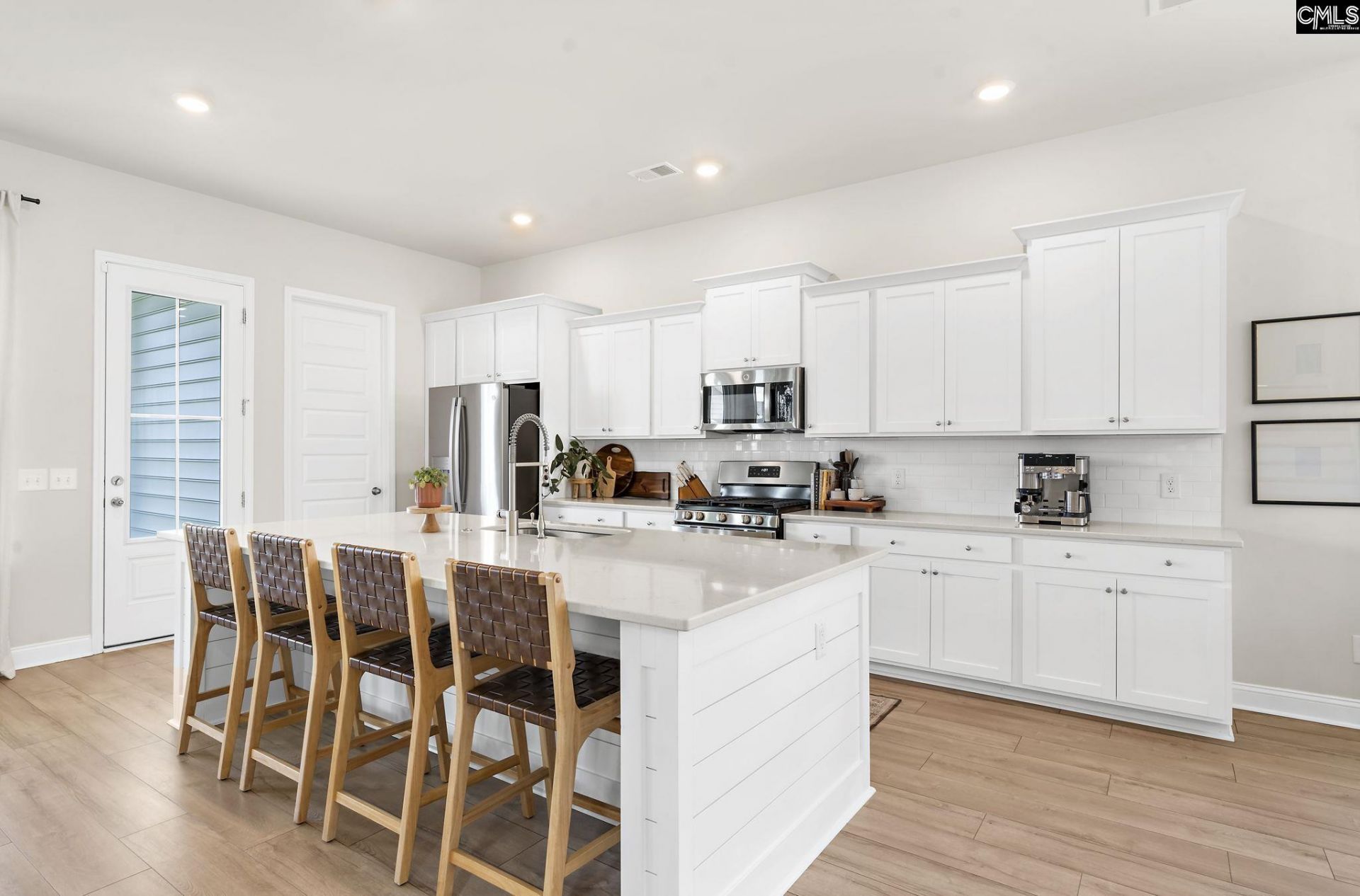 1020 Arrowwood Way  Photo 4