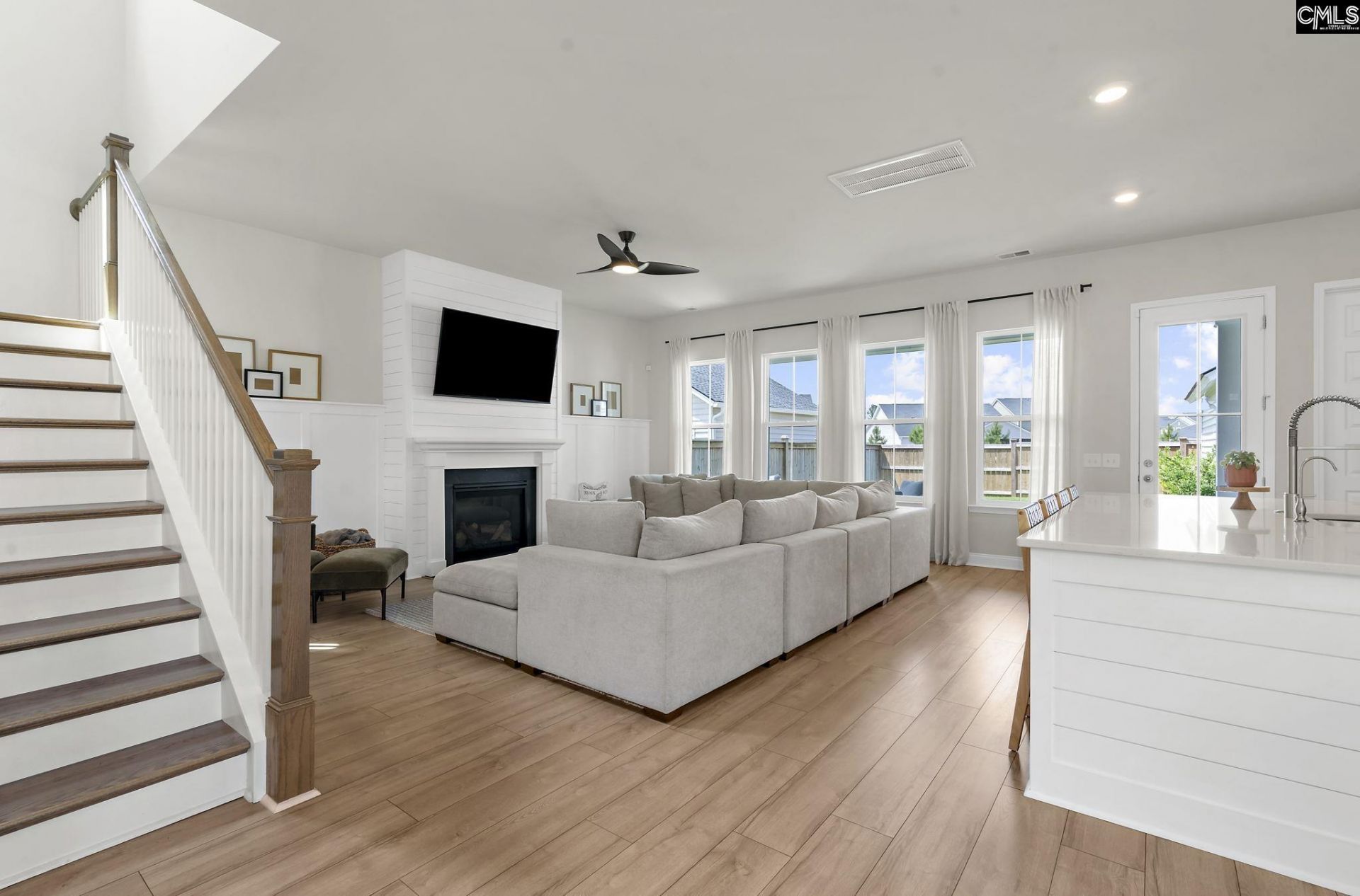1020 Arrowwood Way  Photo 7