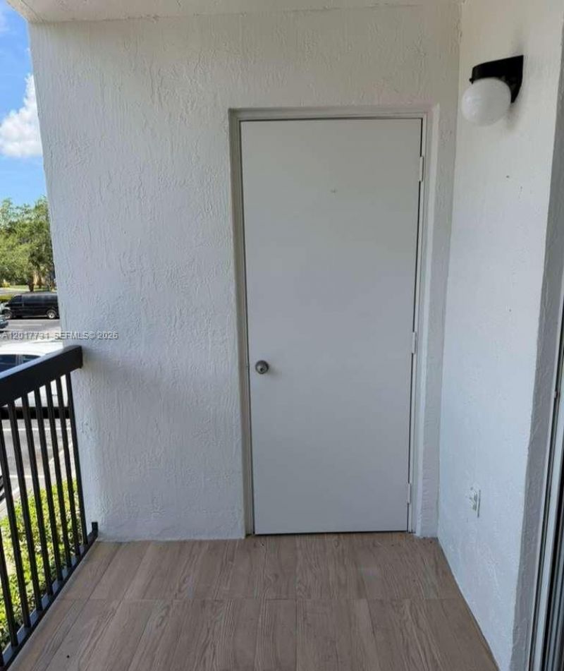 7610 Westwood Dr, Unit 122, Tamarac, FL 33321 Photo
