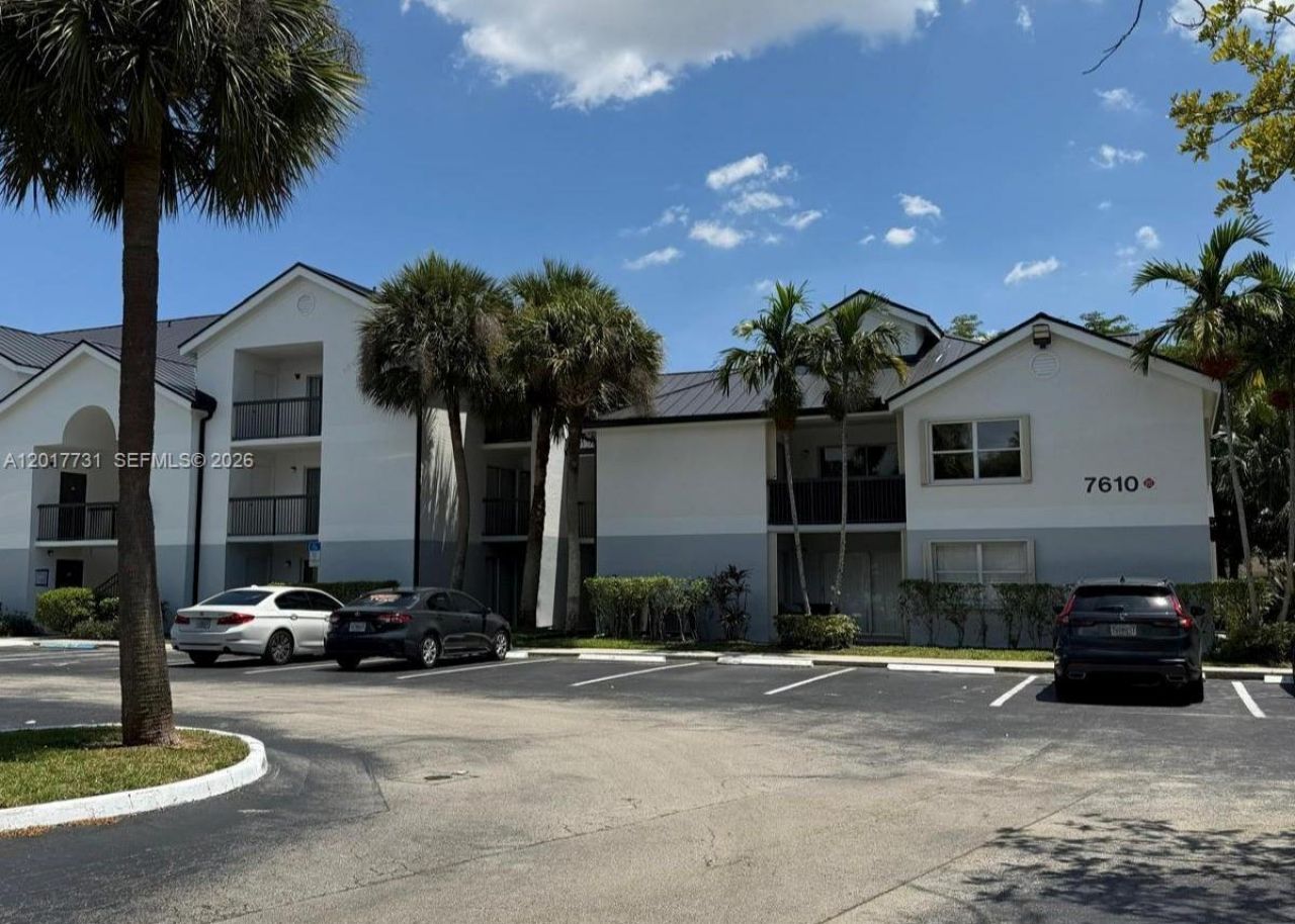 7610 Westwood Dr, Unit 122, Tamarac, FL 33321 Photo