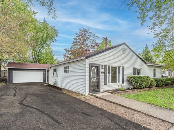 15 Johnathan Road , Lake Zurich, IL 60047